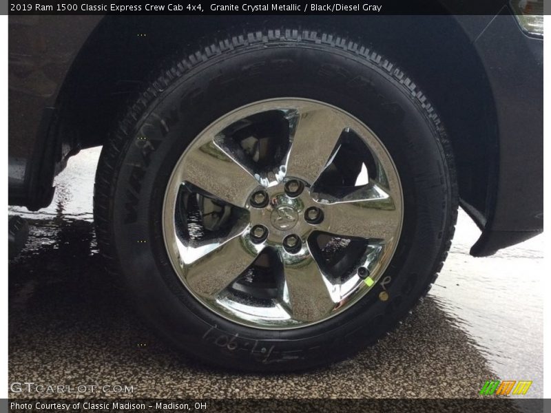 Granite Crystal Metallic / Black/Diesel Gray 2019 Ram 1500 Classic Express Crew Cab 4x4