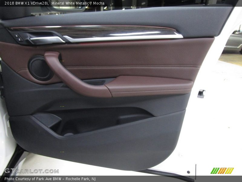 Mineral White Metallic / Mocha 2018 BMW X1 xDrive28i