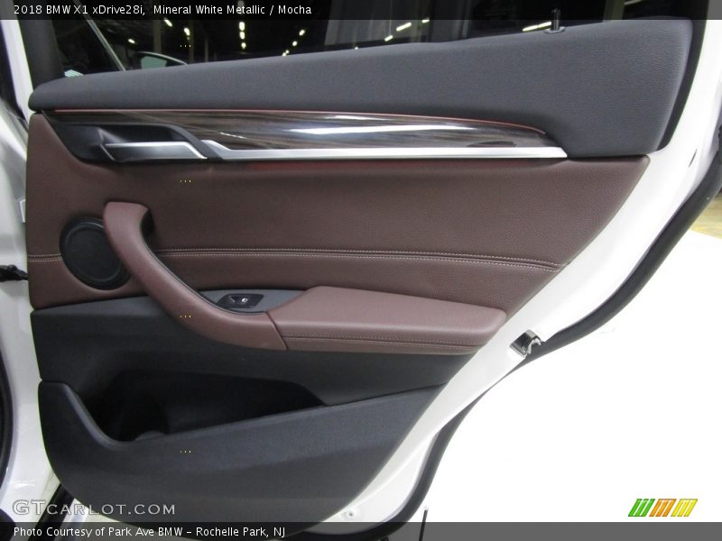 Mineral White Metallic / Mocha 2018 BMW X1 xDrive28i