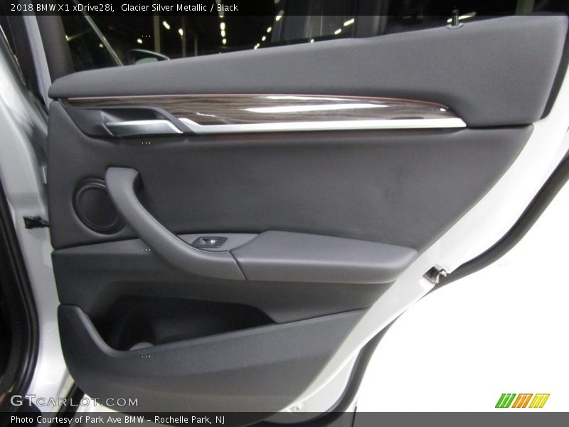 Glacier Silver Metallic / Black 2018 BMW X1 xDrive28i