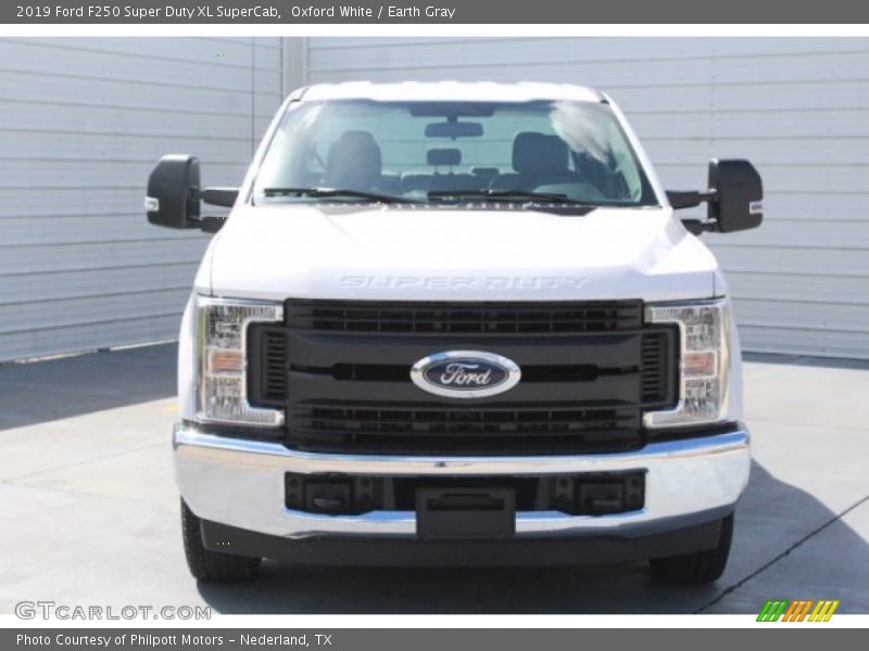 Oxford White / Earth Gray 2019 Ford F250 Super Duty XL SuperCab