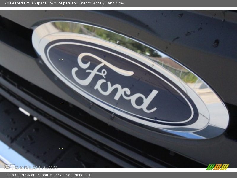 Oxford White / Earth Gray 2019 Ford F250 Super Duty XL SuperCab