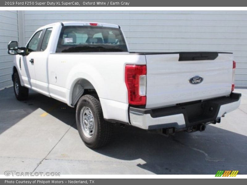 Oxford White / Earth Gray 2019 Ford F250 Super Duty XL SuperCab