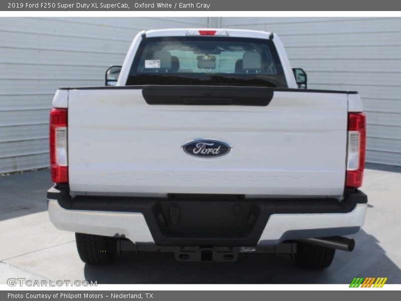 Oxford White / Earth Gray 2019 Ford F250 Super Duty XL SuperCab