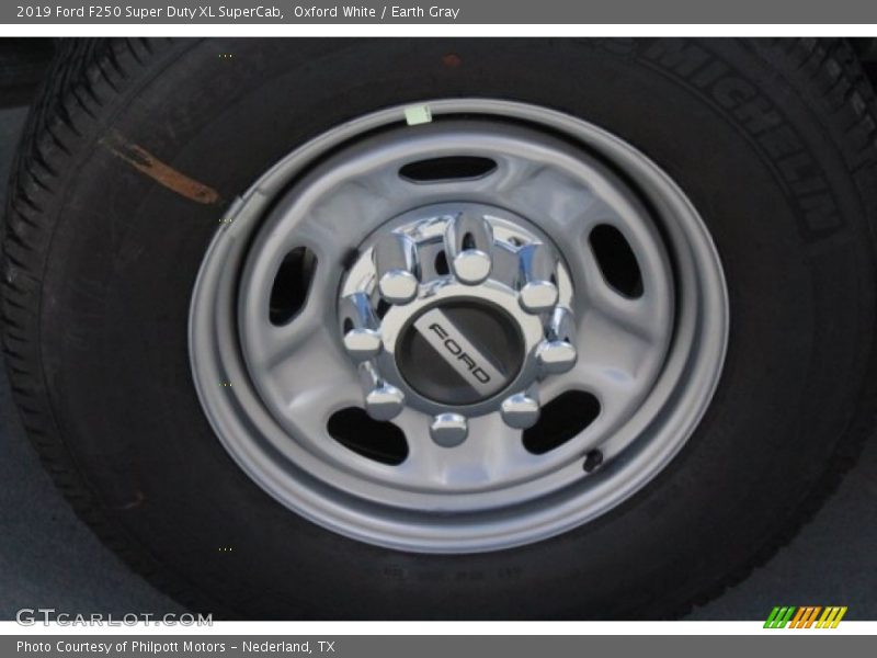 Oxford White / Earth Gray 2019 Ford F250 Super Duty XL SuperCab