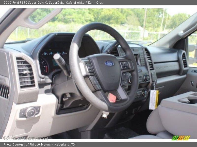 Oxford White / Earth Gray 2019 Ford F250 Super Duty XL SuperCab