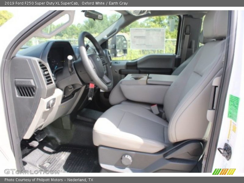 Oxford White / Earth Gray 2019 Ford F250 Super Duty XL SuperCab