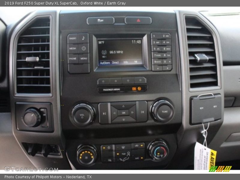 Oxford White / Earth Gray 2019 Ford F250 Super Duty XL SuperCab