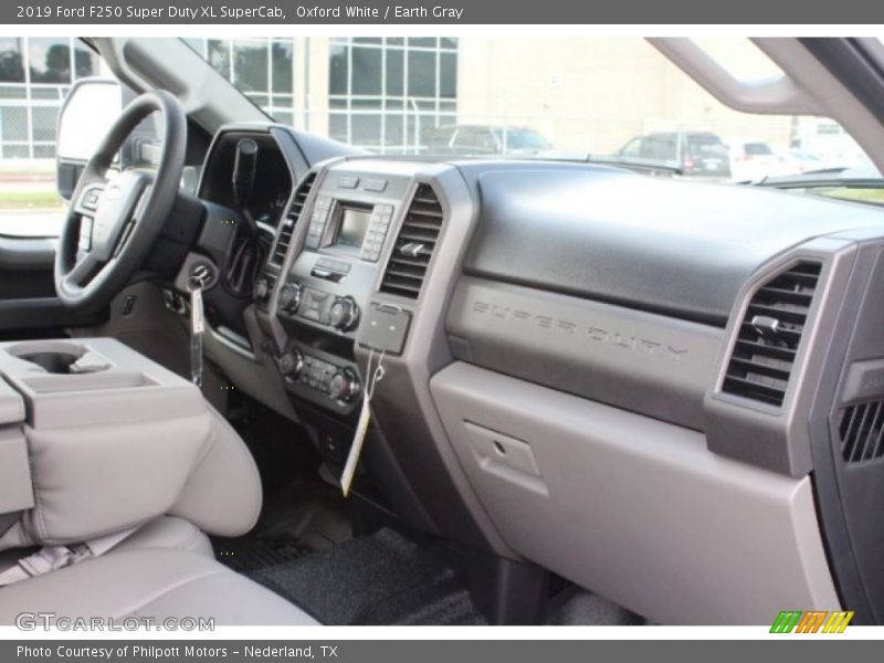 Oxford White / Earth Gray 2019 Ford F250 Super Duty XL SuperCab