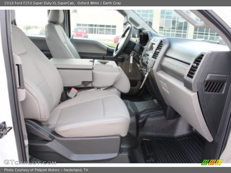 Oxford White / Earth Gray 2019 Ford F250 Super Duty XL SuperCab
