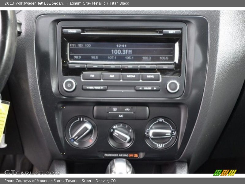 Platinum Gray Metallic / Titan Black 2013 Volkswagen Jetta SE Sedan