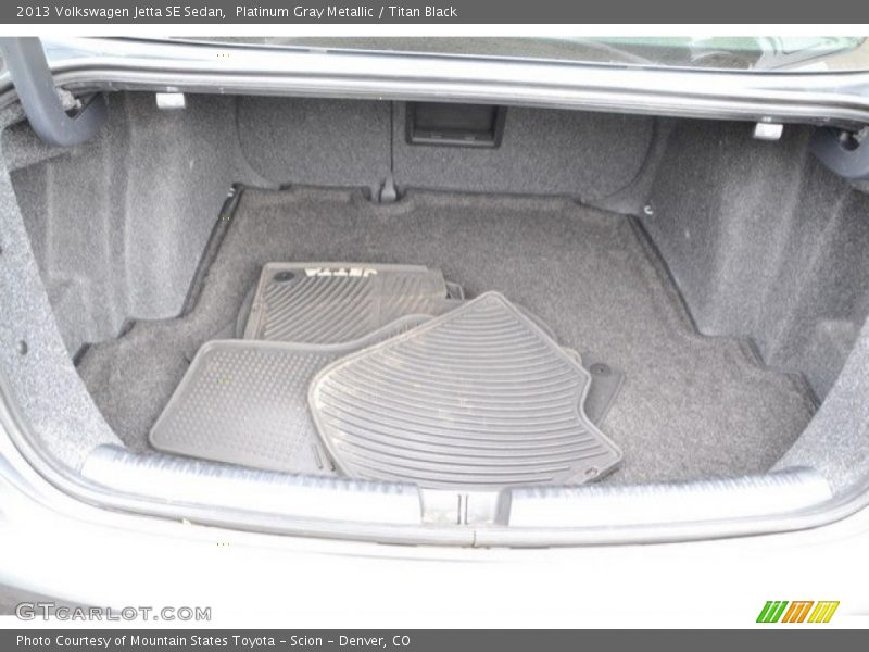 Platinum Gray Metallic / Titan Black 2013 Volkswagen Jetta SE Sedan