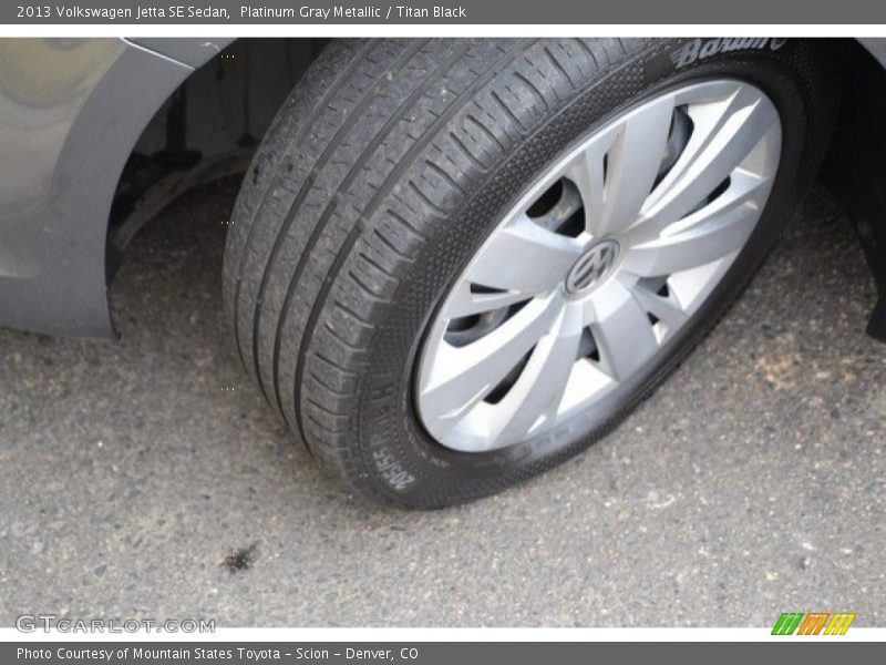 Platinum Gray Metallic / Titan Black 2013 Volkswagen Jetta SE Sedan