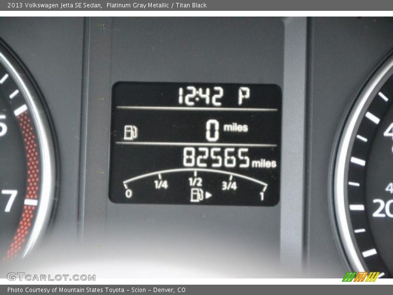 Platinum Gray Metallic / Titan Black 2013 Volkswagen Jetta SE Sedan