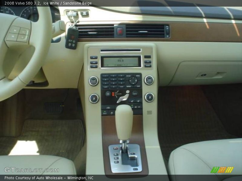 Ice White / Sandstone Beige 2008 Volvo S80 3.2