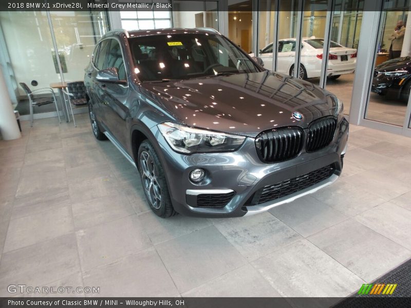 Mineral Grey Metallic / Black 2018 BMW X1 xDrive28i