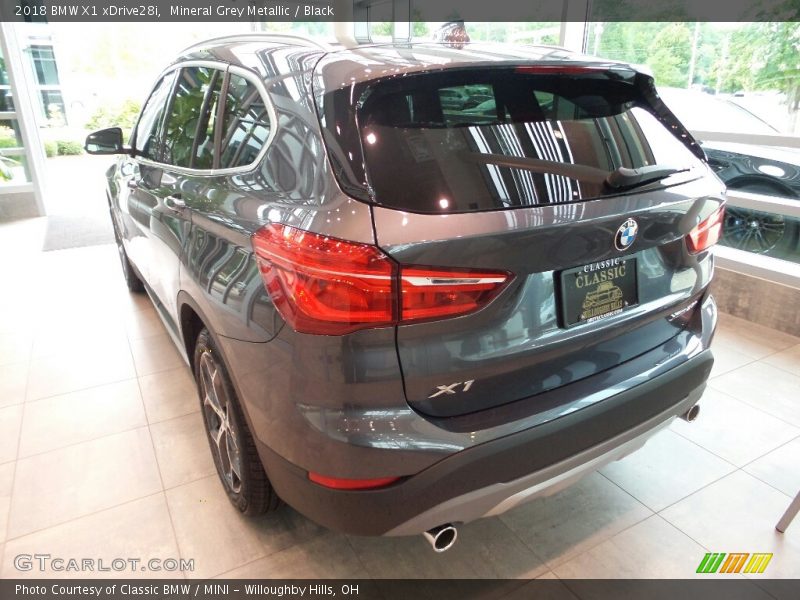 Mineral Grey Metallic / Black 2018 BMW X1 xDrive28i