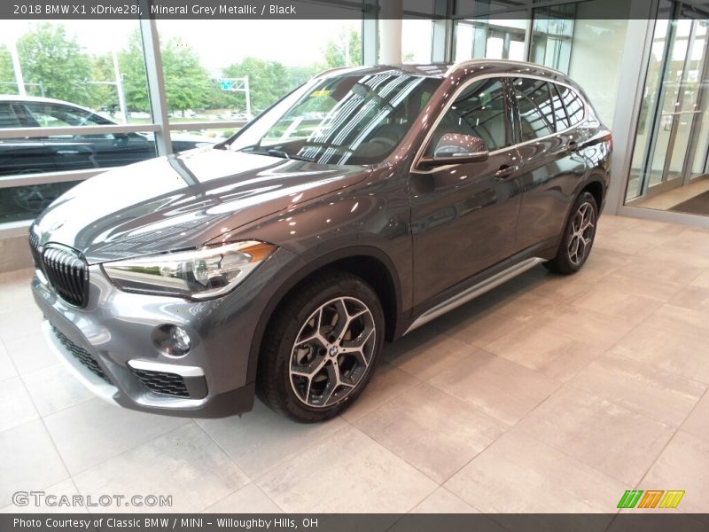 Mineral Grey Metallic / Black 2018 BMW X1 xDrive28i