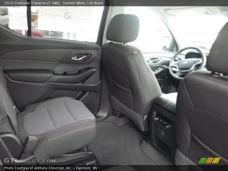 Summit White / Jet Black 2019 Chevrolet Traverse LT AWD