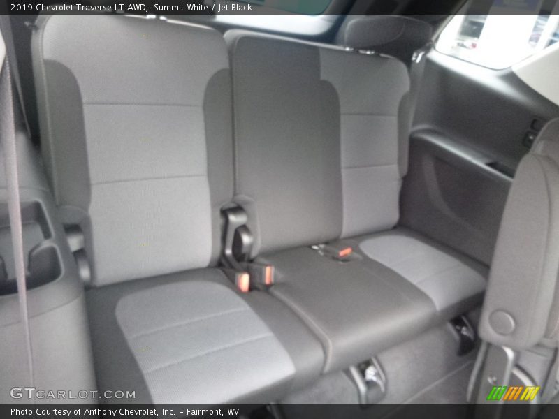 Summit White / Jet Black 2019 Chevrolet Traverse LT AWD