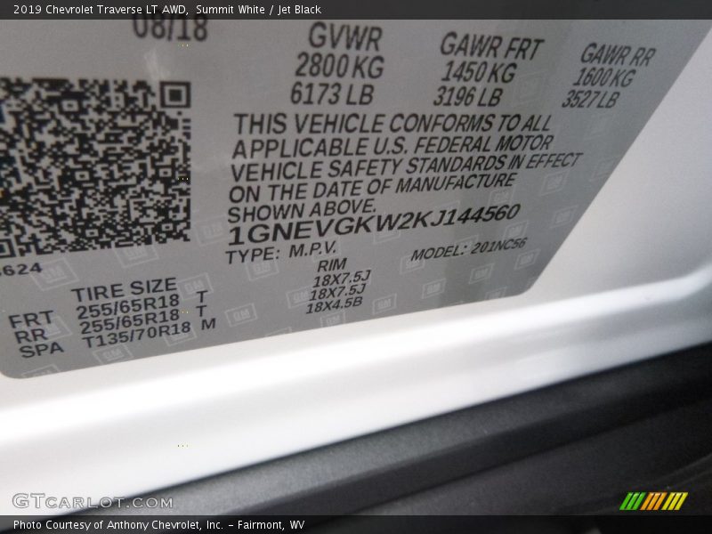 Summit White / Jet Black 2019 Chevrolet Traverse LT AWD