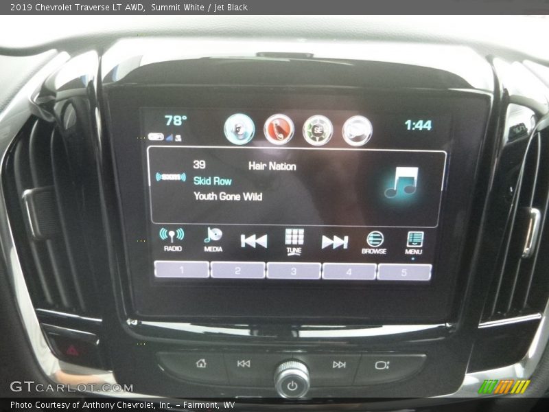 Summit White / Jet Black 2019 Chevrolet Traverse LT AWD