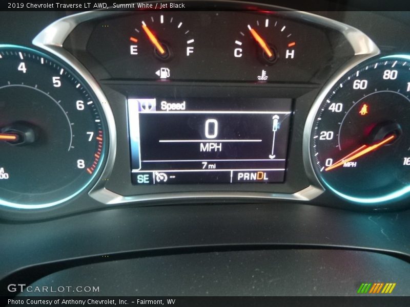 Summit White / Jet Black 2019 Chevrolet Traverse LT AWD