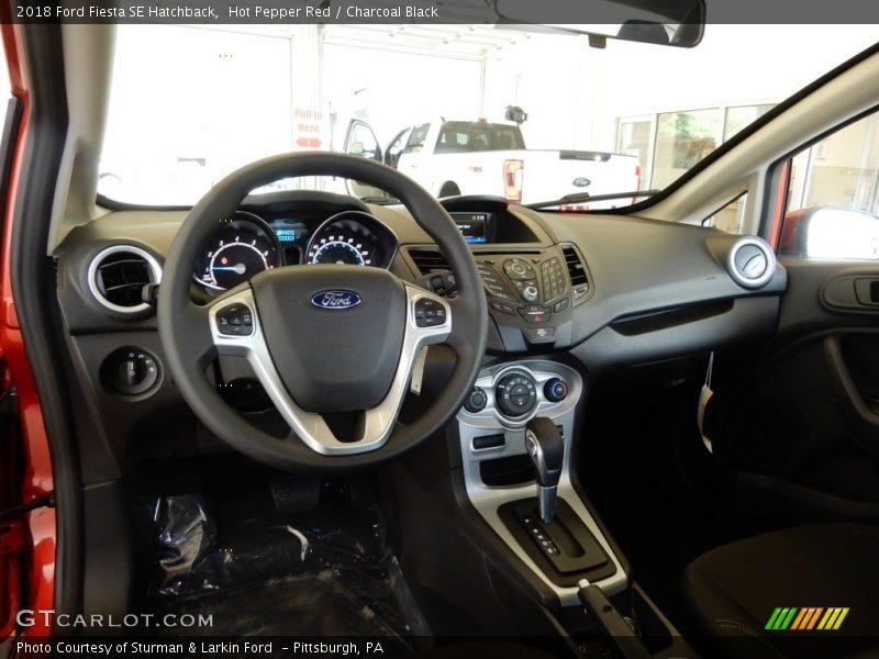 Hot Pepper Red / Charcoal Black 2018 Ford Fiesta SE Hatchback