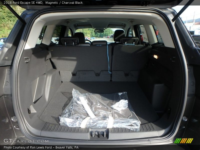 Magnetic / Charcoal Black 2018 Ford Escape SE 4WD
