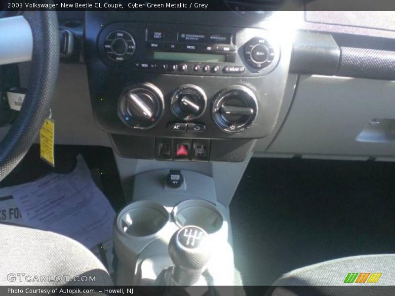 Cyber Green Metallic / Grey 2003 Volkswagen New Beetle GL Coupe