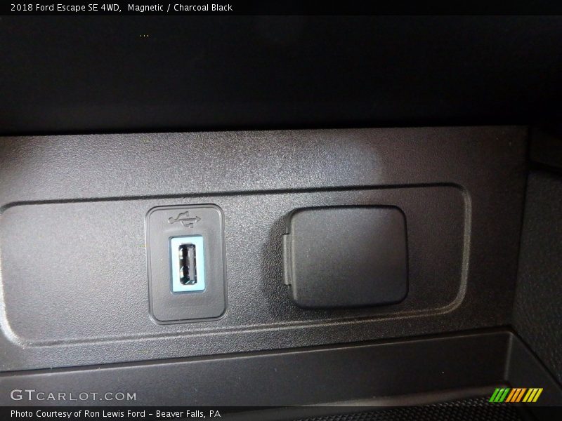 Magnetic / Charcoal Black 2018 Ford Escape SE 4WD