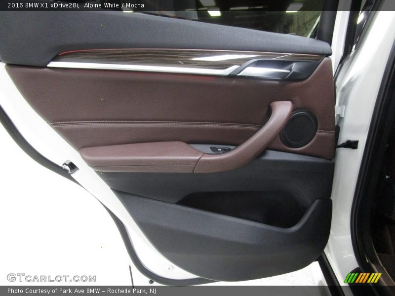 Alpine White / Mocha 2016 BMW X1 xDrive28i