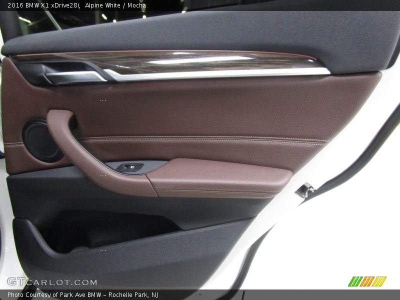 Alpine White / Mocha 2016 BMW X1 xDrive28i