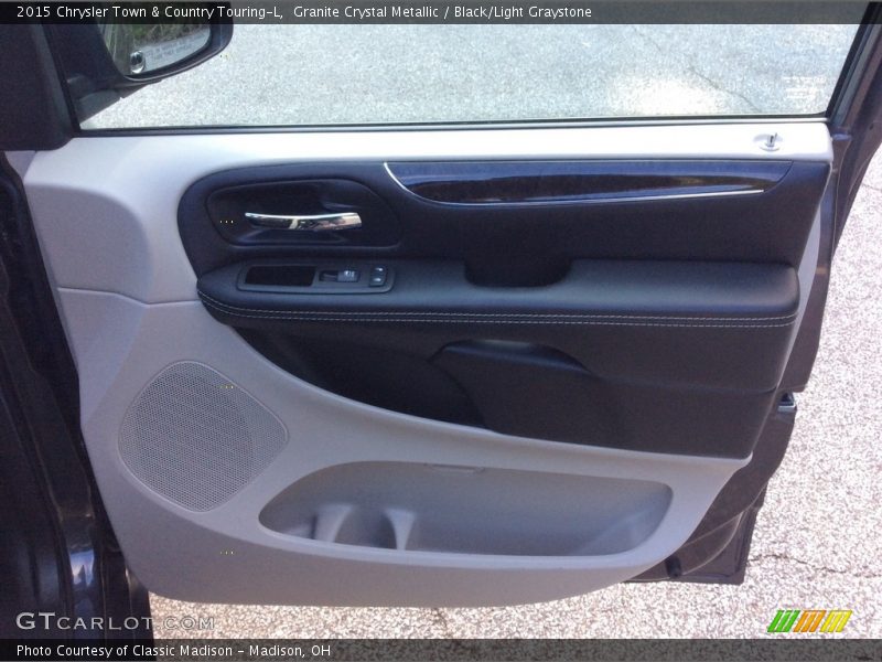 Granite Crystal Metallic / Black/Light Graystone 2015 Chrysler Town & Country Touring-L