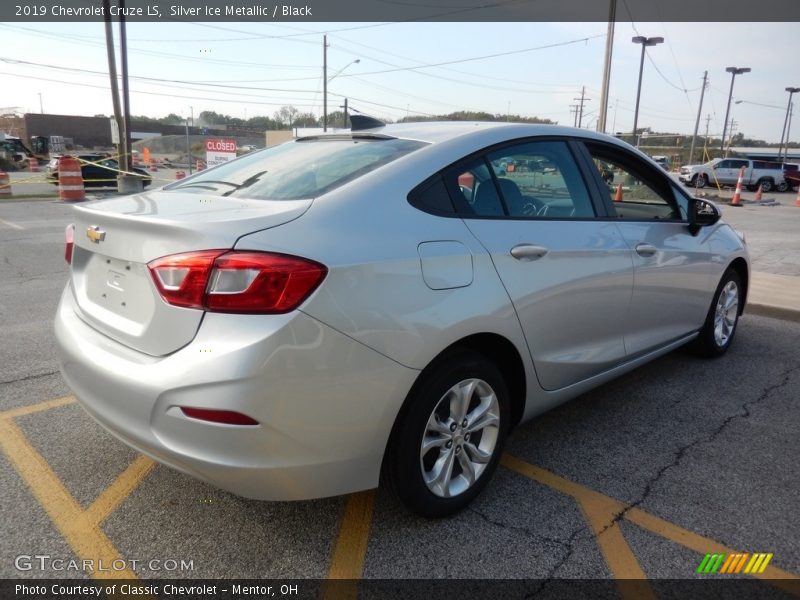 Silver Ice Metallic / Black 2019 Chevrolet Cruze LS