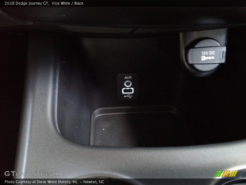 Vice White / Black 2018 Dodge Journey GT