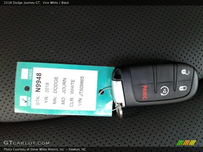 Vice White / Black 2018 Dodge Journey GT