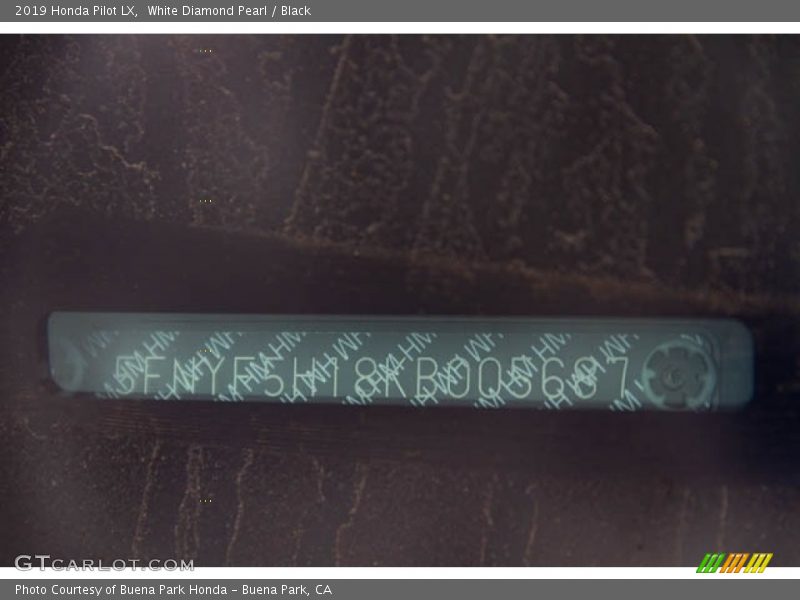 White Diamond Pearl / Black 2019 Honda Pilot LX