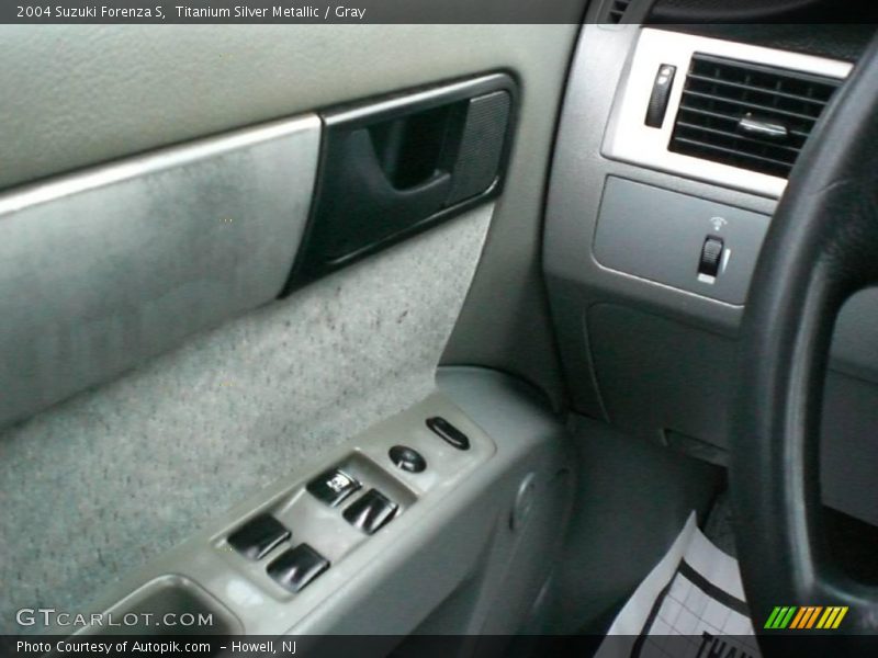 Titanium Silver Metallic / Gray 2004 Suzuki Forenza S