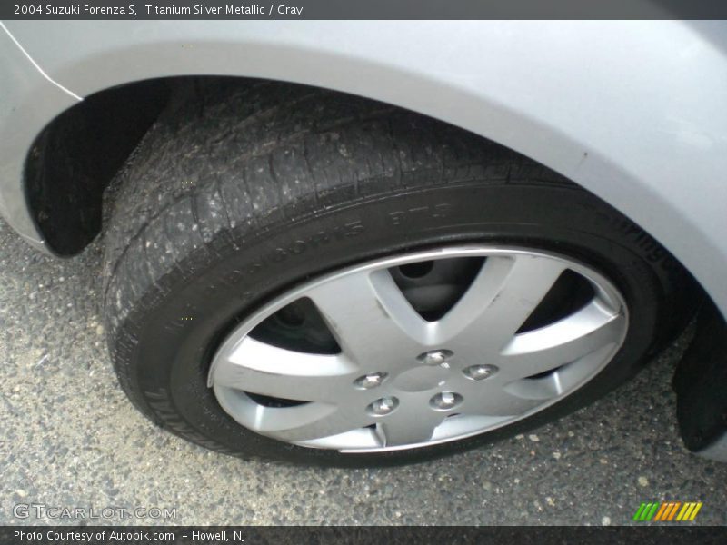 Titanium Silver Metallic / Gray 2004 Suzuki Forenza S