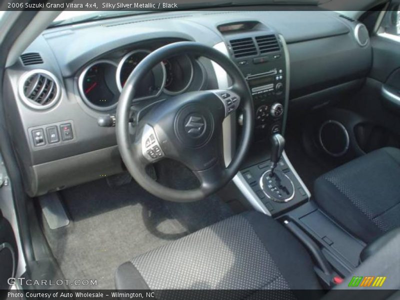 Silky Silver Metallic / Black 2006 Suzuki Grand Vitara 4x4