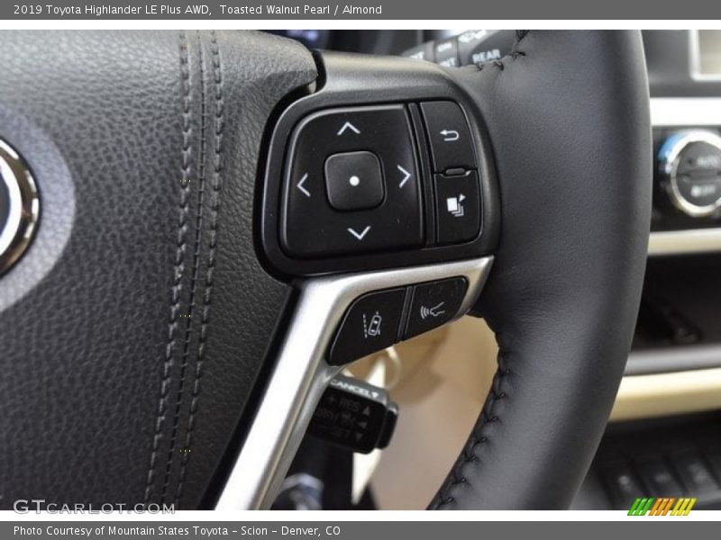  2019 Highlander LE Plus AWD Steering Wheel