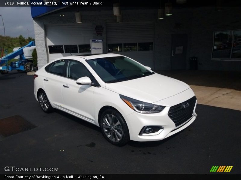 Front 3/4 View of 2019 Accent Limited