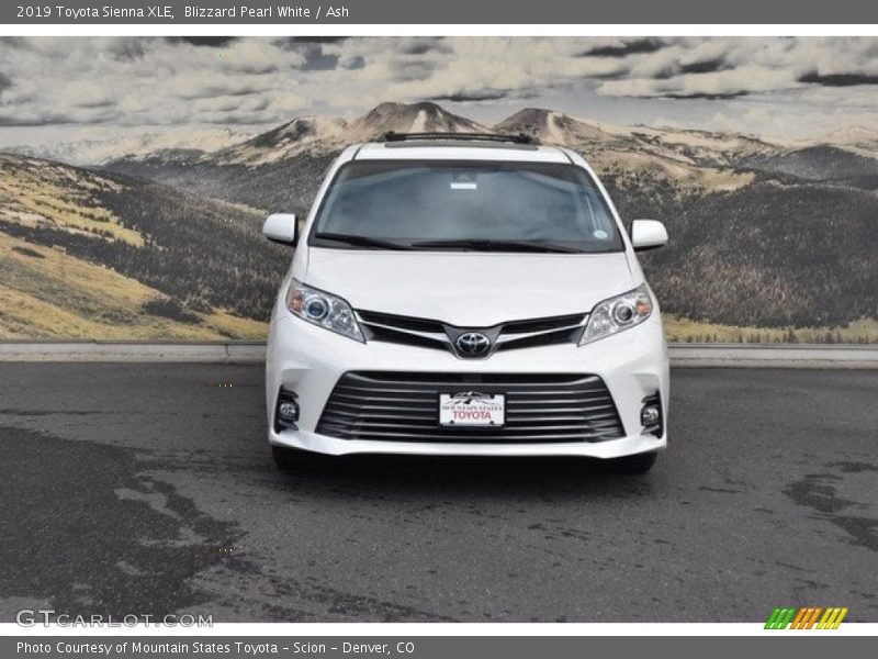 Blizzard Pearl White / Ash 2019 Toyota Sienna XLE