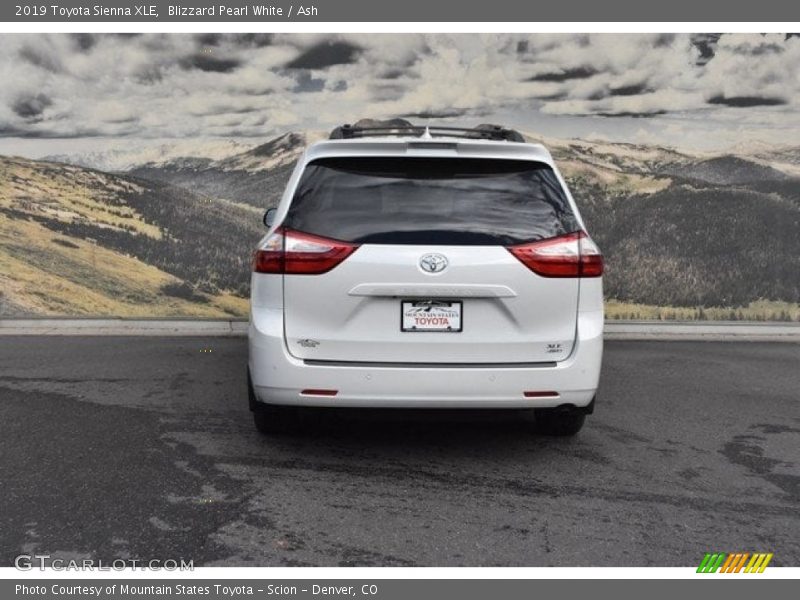 Blizzard Pearl White / Ash 2019 Toyota Sienna XLE