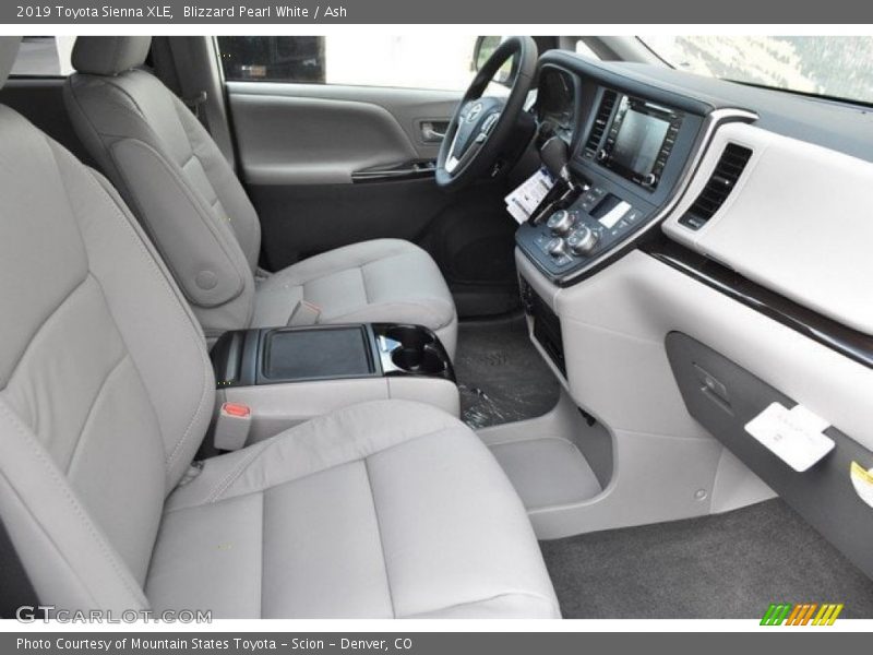 Blizzard Pearl White / Ash 2019 Toyota Sienna XLE