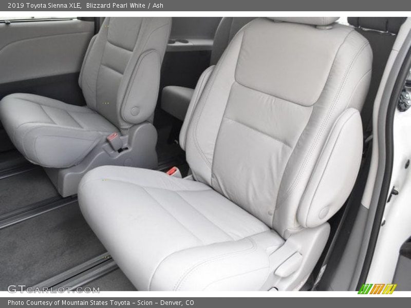 Blizzard Pearl White / Ash 2019 Toyota Sienna XLE