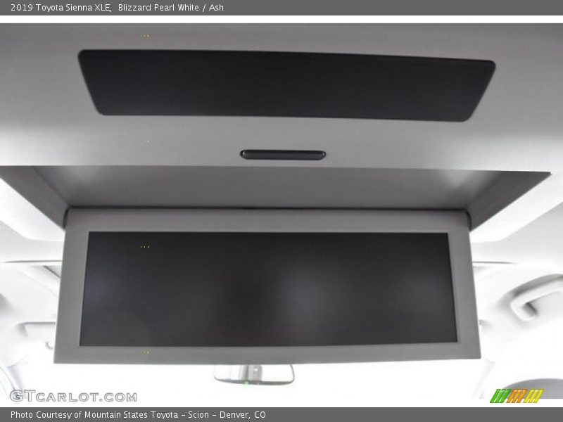 Blizzard Pearl White / Ash 2019 Toyota Sienna XLE