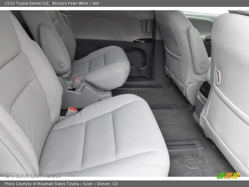 Blizzard Pearl White / Ash 2019 Toyota Sienna XLE