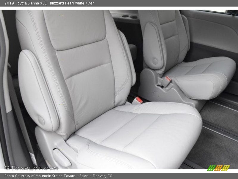 Blizzard Pearl White / Ash 2019 Toyota Sienna XLE
